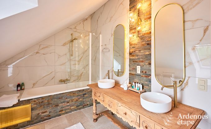 Charmantes Ferienhaus f�r 8 Personen in Hamois mit 4 Schlafzimmern, 3 Badezimmern, Privatgarten, Spielzimmer und Terrasse am Wasser