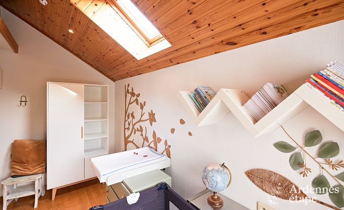 Charmantes Ferienhaus f�r 8 Personen in Hamois mit 4 Schlafzimmern, 3 Badezimmern, Privatgarten, Spielzimmer und Terrasse am Wasser