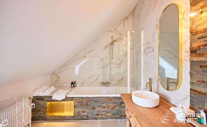 Charmantes Ferienhaus f�r 8 Personen in Hamois mit 4 Schlafzimmern, 3 Badezimmern, Privatgarten, Spielzimmer und Terrasse am Wasser