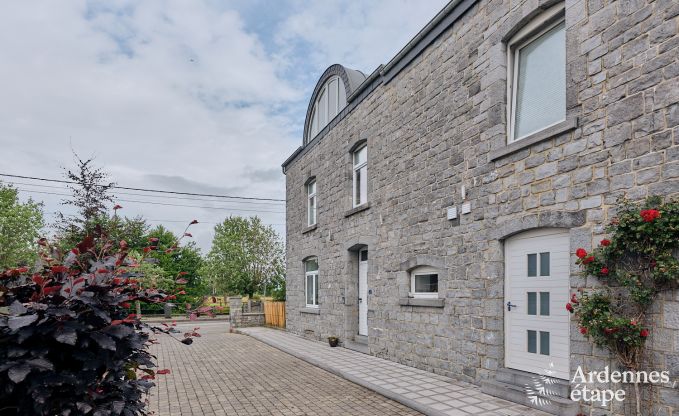 Charmantes Ferienhaus f�r 6 Personen in Han-sur-Lesse mit privater Terrasse am Wasser