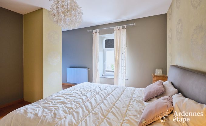 Charmantes Ferienhaus f�r 6 Personen in Han-sur-Lesse mit privater Terrasse am Wasser