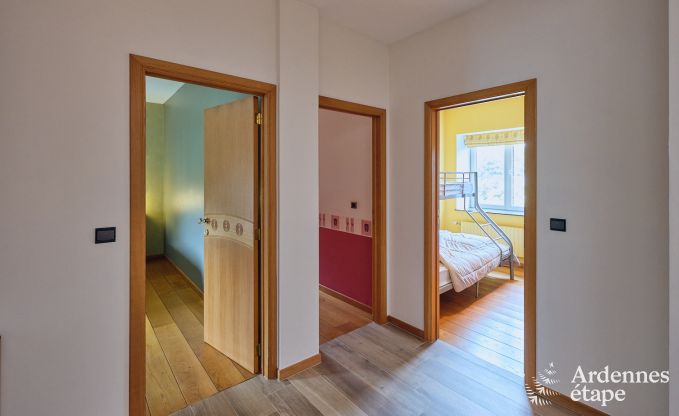 Charmantes Ferienhaus f�r 6 Personen in Han-sur-Lesse mit privater Terrasse am Wasser