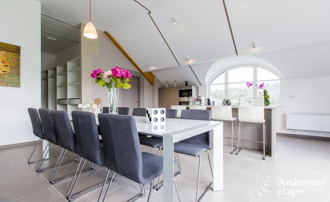 Ger�umiges Ferienhaus bestehend aus zwei miteinander verbundenen Geb�uden  in Han-sur-Lesse f�r 13 Personen mit Hallenbad