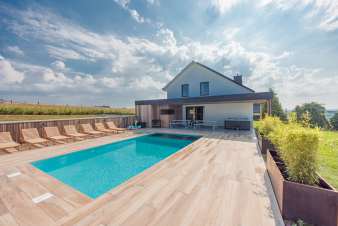 Luxuriöse Villa mit Pool für 10/12 Personen in Houffalize 