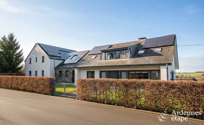 Luxusvilla in Houffalize: Unterkunft fr 22 Personen mit Pool, Sauna und Garten in den Ardennen