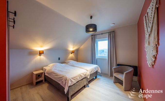Luxusvilla in Houffalize: Unterkunft fr 22 Personen mit Pool, Sauna und Garten in den Ardennen