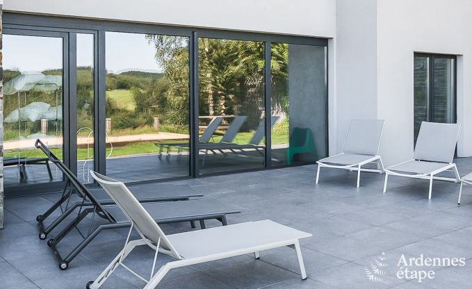 Luxusvilla in Houffalize: Unterkunft f�r 18 Personen mit Pool, Sauna und privatem Garten in den Ardennen