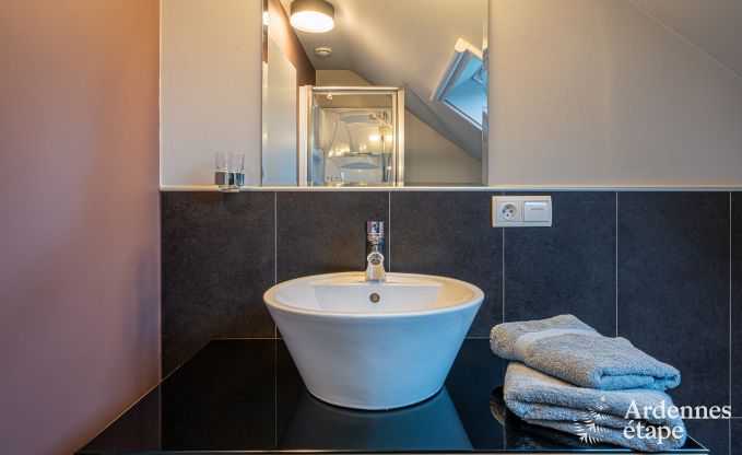 Luxusvilla in Houffalize: Unterkunft f�r 18 Personen mit Pool, Sauna und privatem Garten in den Ardennen