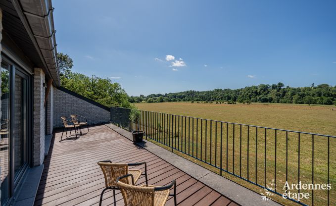 Gerumiges Ferienhaus in Houyet fr 12 Personen mit 5 Schlafzimmern, groem Spielbereich und privater Terrasse