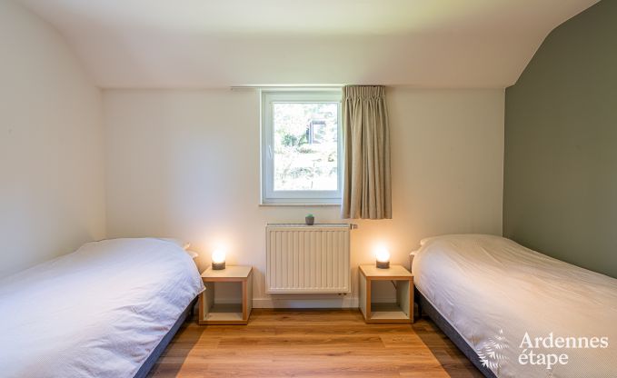 Gerumiges Ferienhaus in Houyet fr 12 Personen mit 5 Schlafzimmern, groem Spielbereich und privater Terrasse