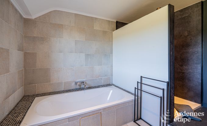 Gerumiges Ferienhaus in Houyet fr 12 Personen mit 5 Schlafzimmern, groem Spielbereich und privater Terrasse