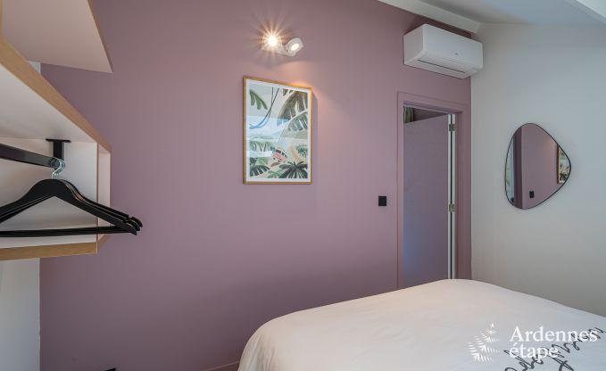 Gerumiges Ferienhaus in Houyet fr 12 Personen mit 5 Schlafzimmern, groem Spielbereich und privater Terrasse