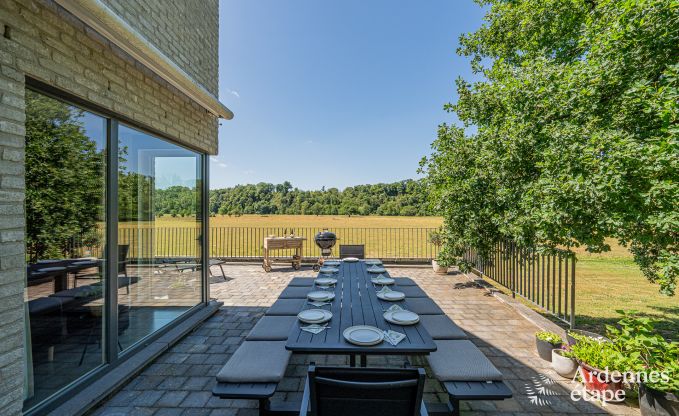 Gerumiges Ferienhaus in Houyet fr 12 Personen mit 5 Schlafzimmern, groem Spielbereich und privater Terrasse