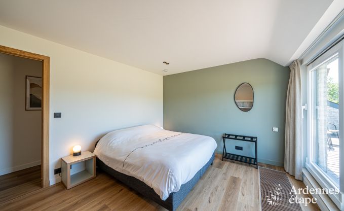 Gerumiges Ferienhaus in Houyet fr 12 Personen mit 5 Schlafzimmern, groem Spielbereich und privater Terrasse