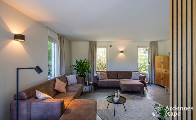 Gerumiges Ferienhaus in Houyet fr 12 Personen mit 5 Schlafzimmern, groem Spielbereich und privater Terrasse