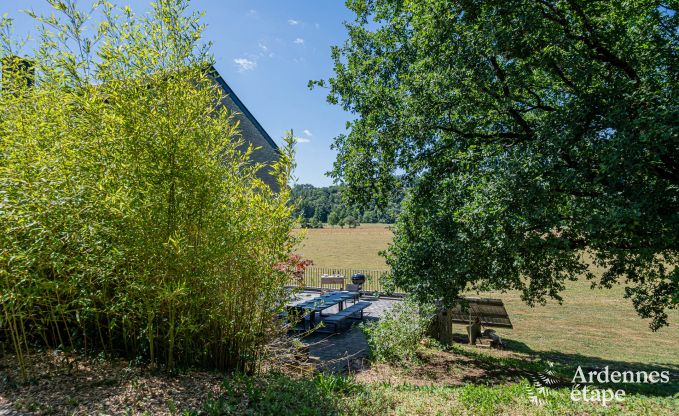 Gerumiges Ferienhaus in Houyet fr 12 Personen mit 5 Schlafzimmern, groem Spielbereich und privater Terrasse