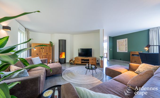 Gerumiges Ferienhaus in Houyet fr 12 Personen mit 5 Schlafzimmern, groem Spielbereich und privater Terrasse