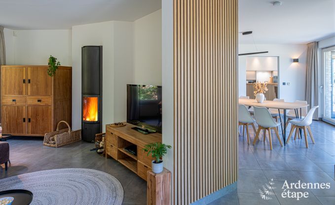 Gerumiges Ferienhaus in Houyet fr 12 Personen mit 5 Schlafzimmern, groem Spielbereich und privater Terrasse