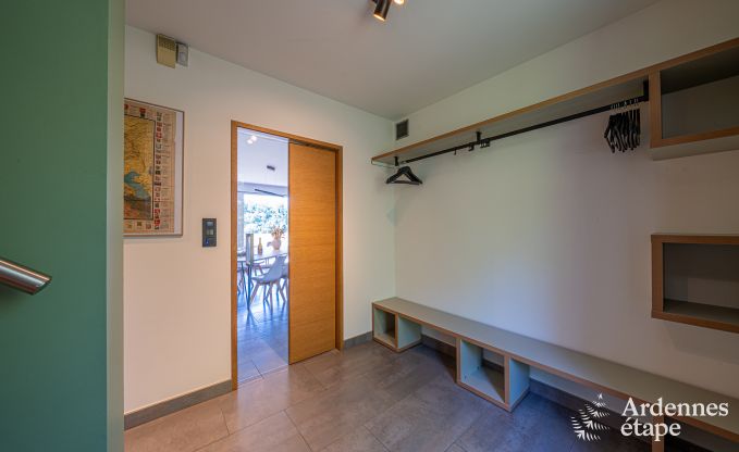 Gerumiges Ferienhaus in Houyet fr 12 Personen mit 5 Schlafzimmern, groem Spielbereich und privater Terrasse