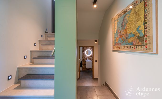 Gerumiges Ferienhaus in Houyet fr 12 Personen mit 5 Schlafzimmern, groem Spielbereich und privater Terrasse