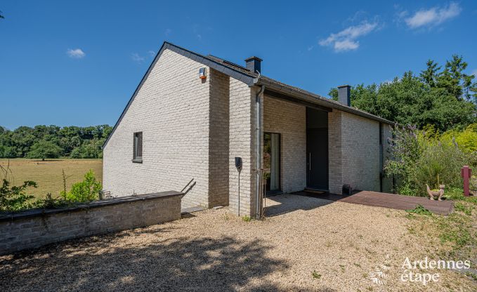 Gerumiges Ferienhaus in Houyet fr 12 Personen mit 5 Schlafzimmern, groem Spielbereich und privater Terrasse