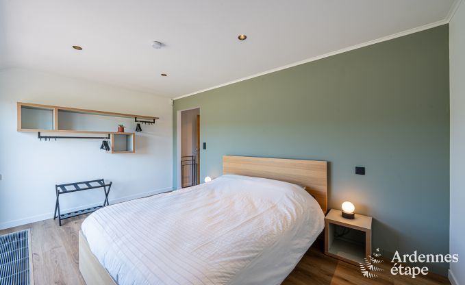 Gerumiges Ferienhaus in Houyet fr 12 Personen mit 5 Schlafzimmern, groem Spielbereich und privater Terrasse