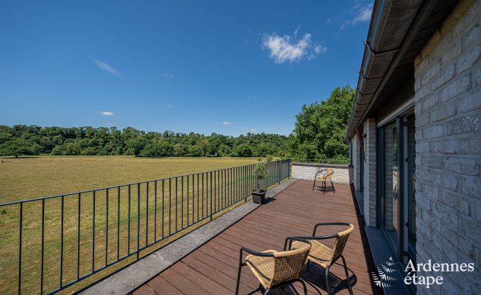 Gerumiges Ferienhaus in Houyet fr 12 Personen mit 5 Schlafzimmern, groem Spielbereich und privater Terrasse