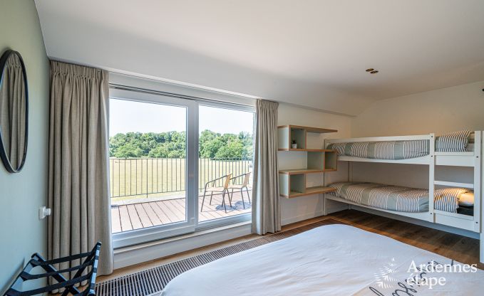 Gerumiges Ferienhaus in Houyet fr 12 Personen mit 5 Schlafzimmern, groem Spielbereich und privater Terrasse