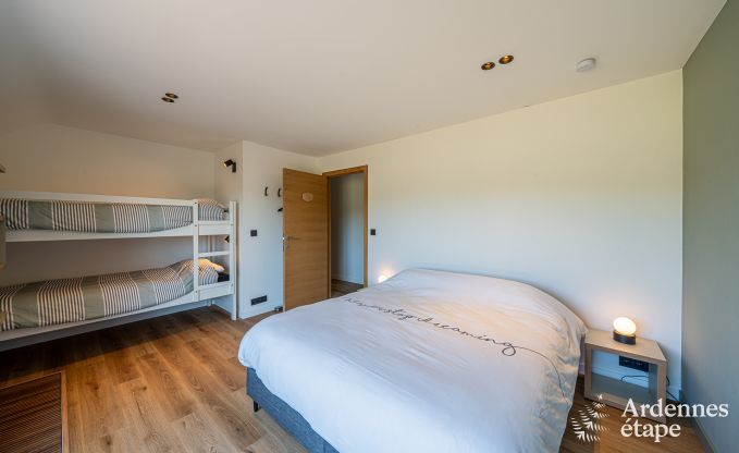 Ger�umiges Ferienhaus in Houyet f�r 12 Personen mit 5 Schlafzimmern, gro�em Spielbereich und privater Terrasse