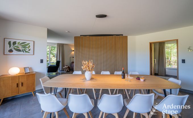 Ger�umiges Ferienhaus in Houyet f�r 12 Personen mit 5 Schlafzimmern, gro�em Spielbereich und privater Terrasse