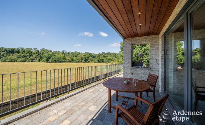 Ger�umiges Ferienhaus in Houyet f�r 12 Personen mit 5 Schlafzimmern, gro�em Spielbereich und privater Terrasse
