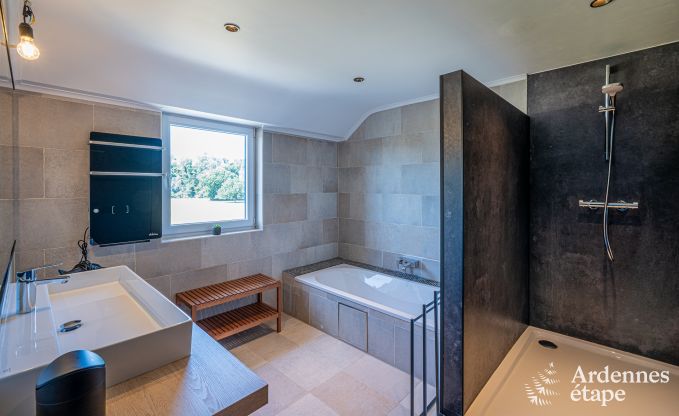 Ger�umiges Ferienhaus in Houyet f�r 12 Personen mit 5 Schlafzimmern, gro�em Spielbereich und privater Terrasse