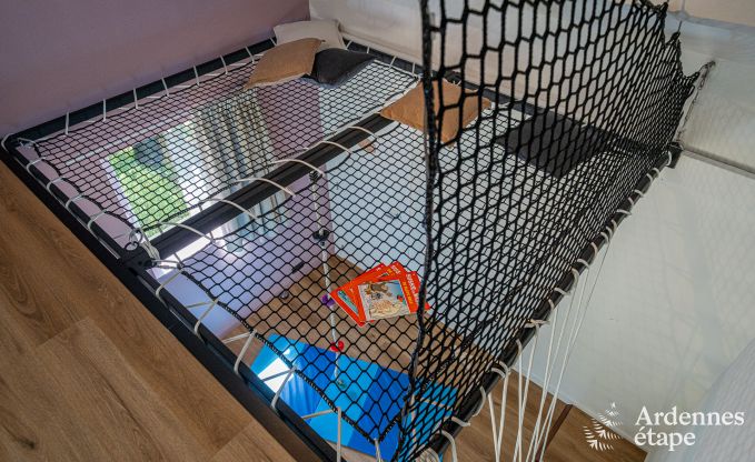 Ger�umiges Ferienhaus in Houyet f�r 12 Personen mit 5 Schlafzimmern, gro�em Spielbereich und privater Terrasse