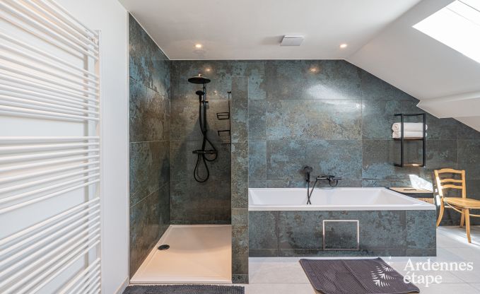 Gerumiges Ferienhaus fr 12 Personen mit 4 Schlafzimmern, 3 Badezimmern, Jacuzzi, Spielzimmer und Garten