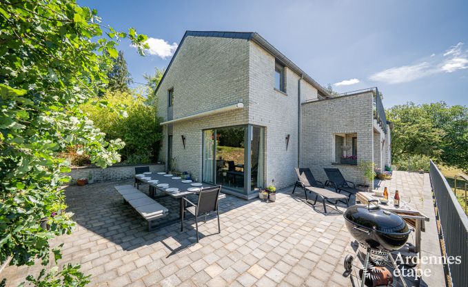 Gerumiges Ferienhaus in Houyet fr 12 Personen mit 5 Schlafzimmern, groem Spielbereich und privater Terrasse