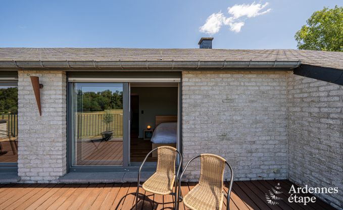 Gerumiges Ferienhaus in Houyet fr 12 Personen mit 5 Schlafzimmern, groem Spielbereich und privater Terrasse