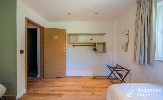 Gerumiges Ferienhaus in Houyet fr 12 Personen mit 5 Schlafzimmern, groem Spielbereich und privater Terrasse