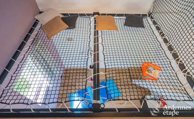 Gerumiges Ferienhaus in Houyet fr 12 Personen mit 5 Schlafzimmern, groem Spielbereich und privater Terrasse