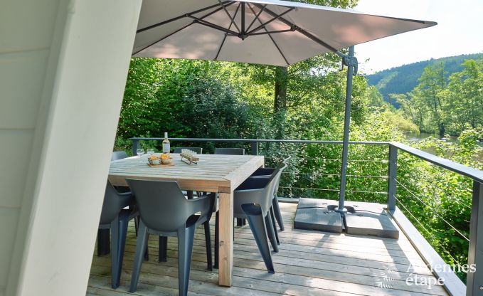 Ger�umiges Chalet am Wasser f�r 6 Personen mit Holzofen, Grill und privater Terrasse in La Roche-en-Ardenne