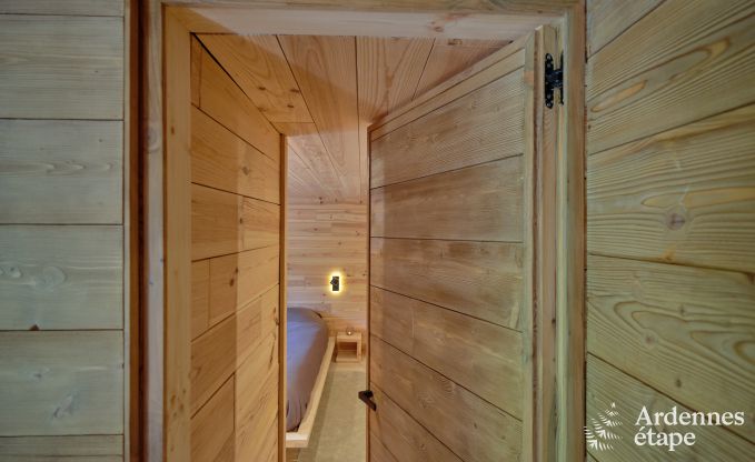 Ger�umiges Chalet am Wasser f�r 6 Personen mit Holzofen, Grill und privater Terrasse in La Roche-en-Ardenne