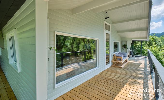 Ger�umiges Chalet am Wasser f�r 6 Personen mit Holzofen, Grill und privater Terrasse in La Roche-en-Ardenne