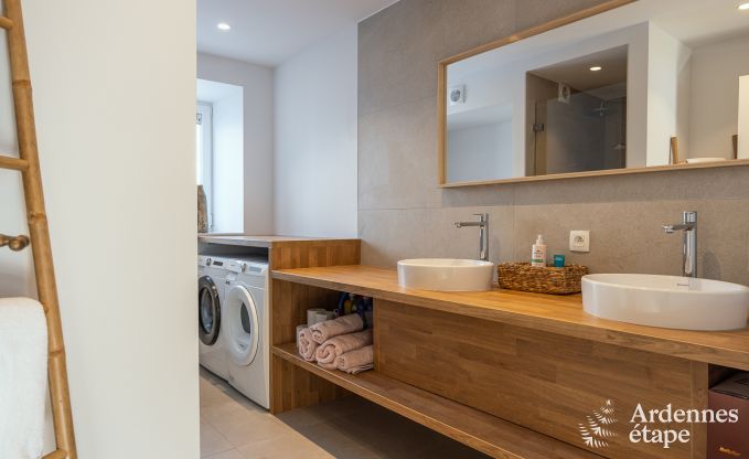 Chalet in Libramont: ger�umiges Ferienhaus f�r 20 Personen mit Spielzimmer, Garten und Grill in den Ardennen