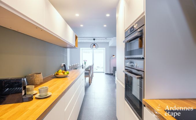 Chalet in Libramont: ger�umiges Ferienhaus f�r 20 Personen mit Spielzimmer, Garten und Grill in den Ardennen