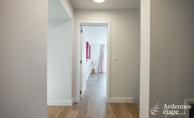 Chalet in Libramont: ger�umiges Ferienhaus f�r 20 Personen mit Spielzimmer, Garten und Grill in den Ardennen