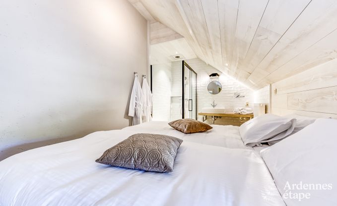 Luxuriöses Ferienhaus für 4/6 Personen auf einem Landgut mit Stallungen in Libramont