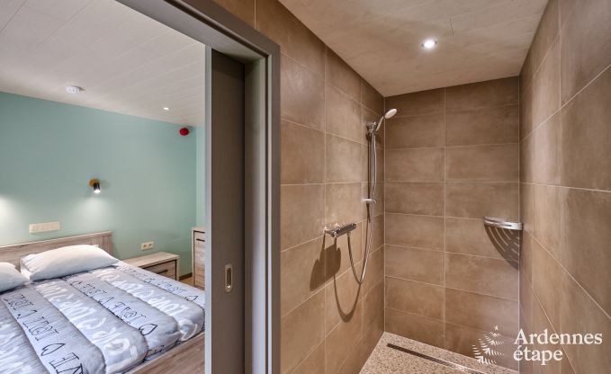 Ger�umiges Ferienhaus in Libramont f�r 22 Personen mit 9 Schlafzimmern, 8 Badezimmern, Jacuzzi, Sauna, Spielzimmer und Privatgarten