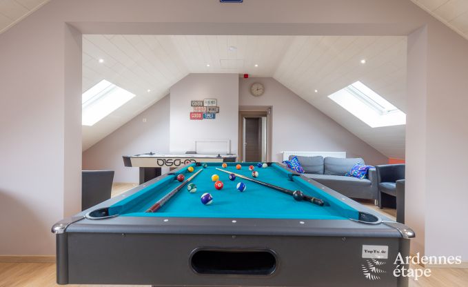 Ger�umiges Ferienhaus in Libramont f�r 22 Personen mit 9 Schlafzimmern, 8 Badezimmern, Jacuzzi, Sauna, Spielzimmer und Privatgarten