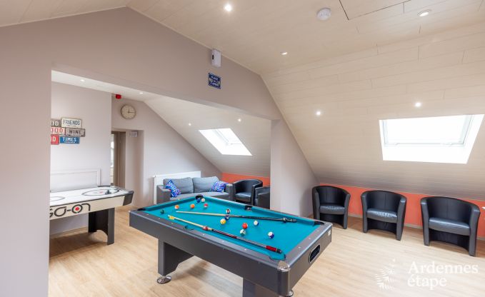 Ger�umiges Ferienhaus in Libramont f�r 22 Personen mit 9 Schlafzimmern, 8 Badezimmern, Jacuzzi, Sauna, Spielzimmer und Privatgarten