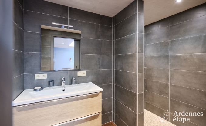 Ger�umiges Ferienhaus in Libramont f�r 22 Personen mit 9 Schlafzimmern, 8 Badezimmern, Jacuzzi, Sauna, Spielzimmer und Privatgarten