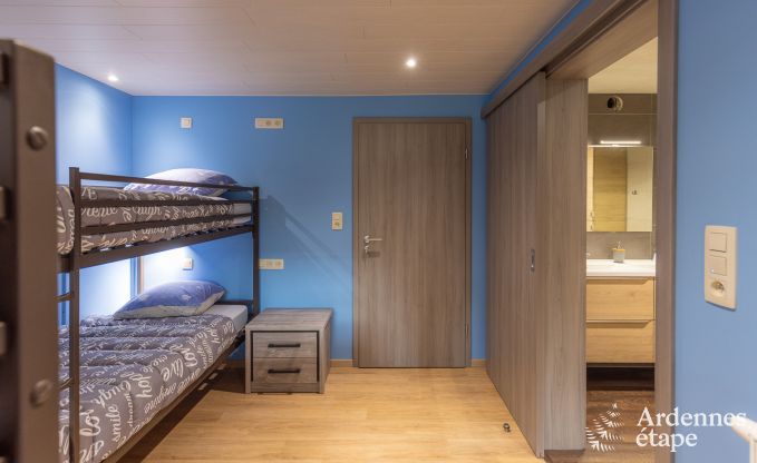 Ger�umiges Ferienhaus in Libramont f�r 22 Personen mit 9 Schlafzimmern, 8 Badezimmern, Jacuzzi, Sauna, Spielzimmer und Privatgarten